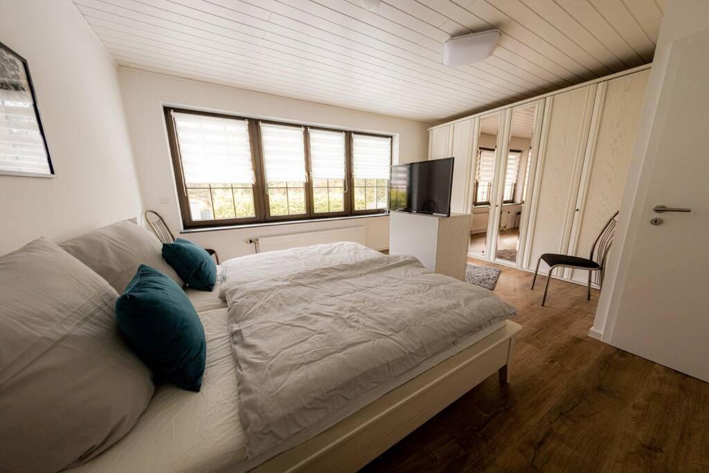 Wohnung Hirschhoehe Im Taunus Neu-Anspach Bagian luar foto